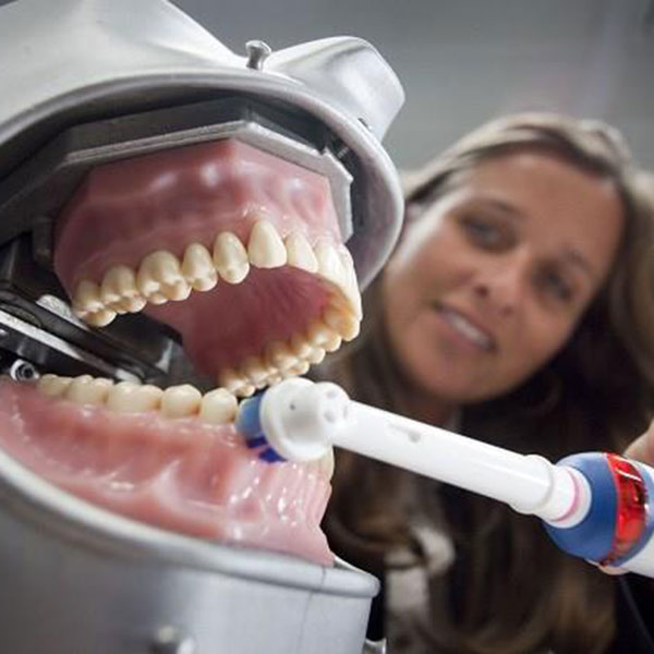 Dentes devem ser escovados durante 2 minutos